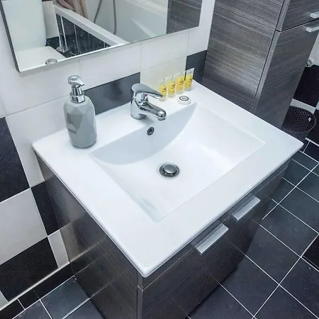 Ferienwohnung Stylish 1 Bd Apt With Balcony In Kato Petralona Athen Exterior foto