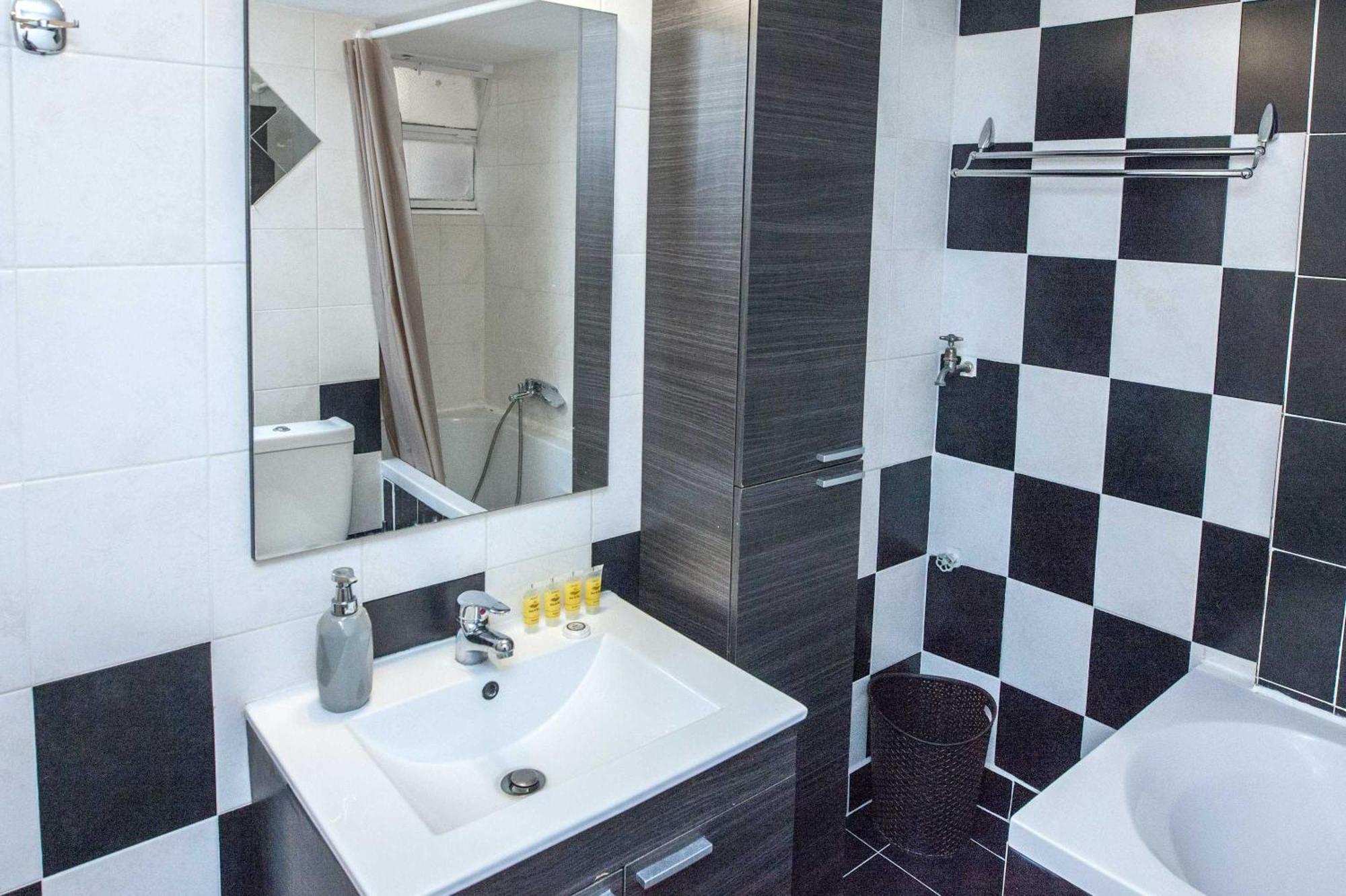 Stylish 1 Bd Apt With Balcony In Kato Petralona Apartment Athens