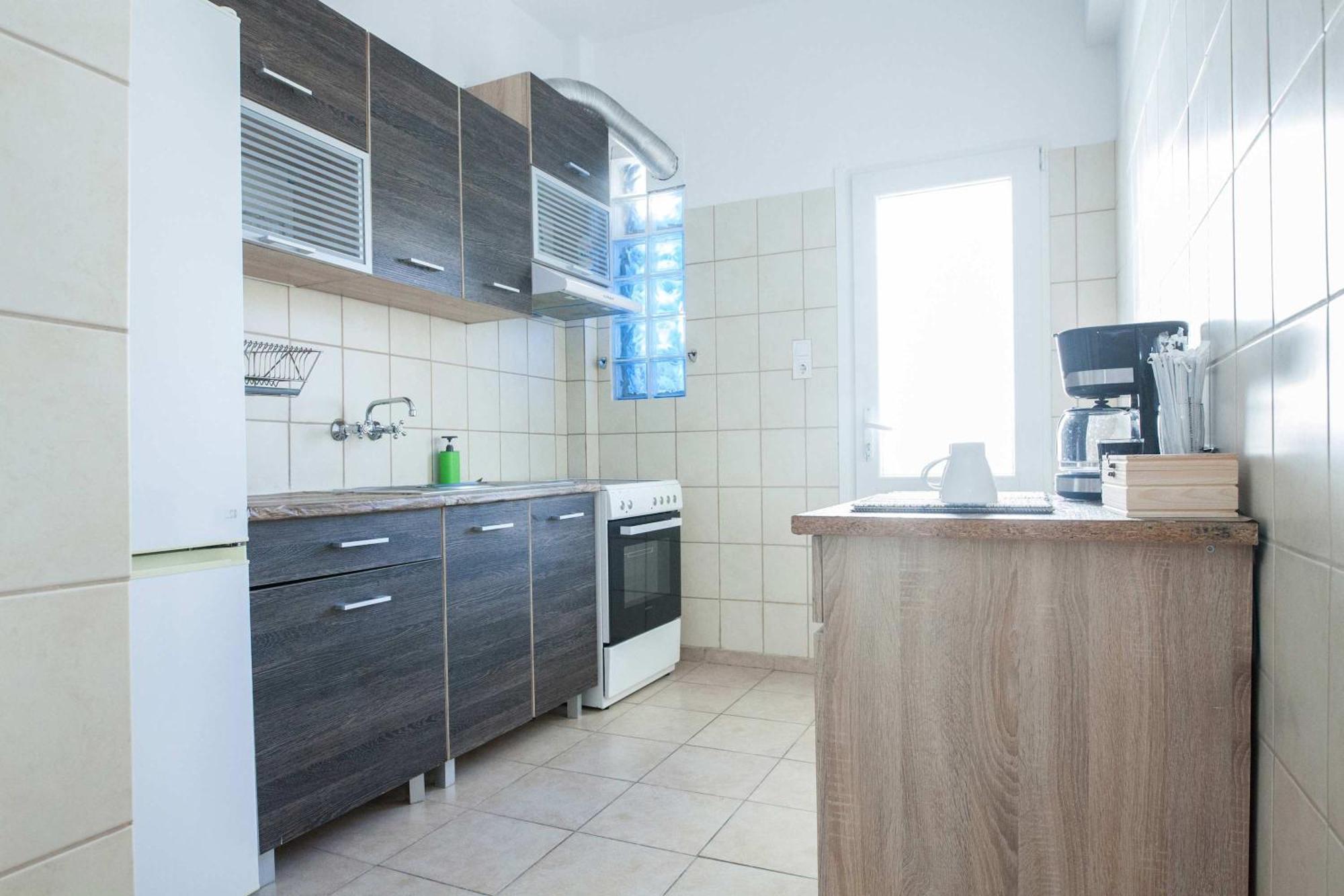 Stylish 1 Bd Apt With Balcony In Kato Petralona