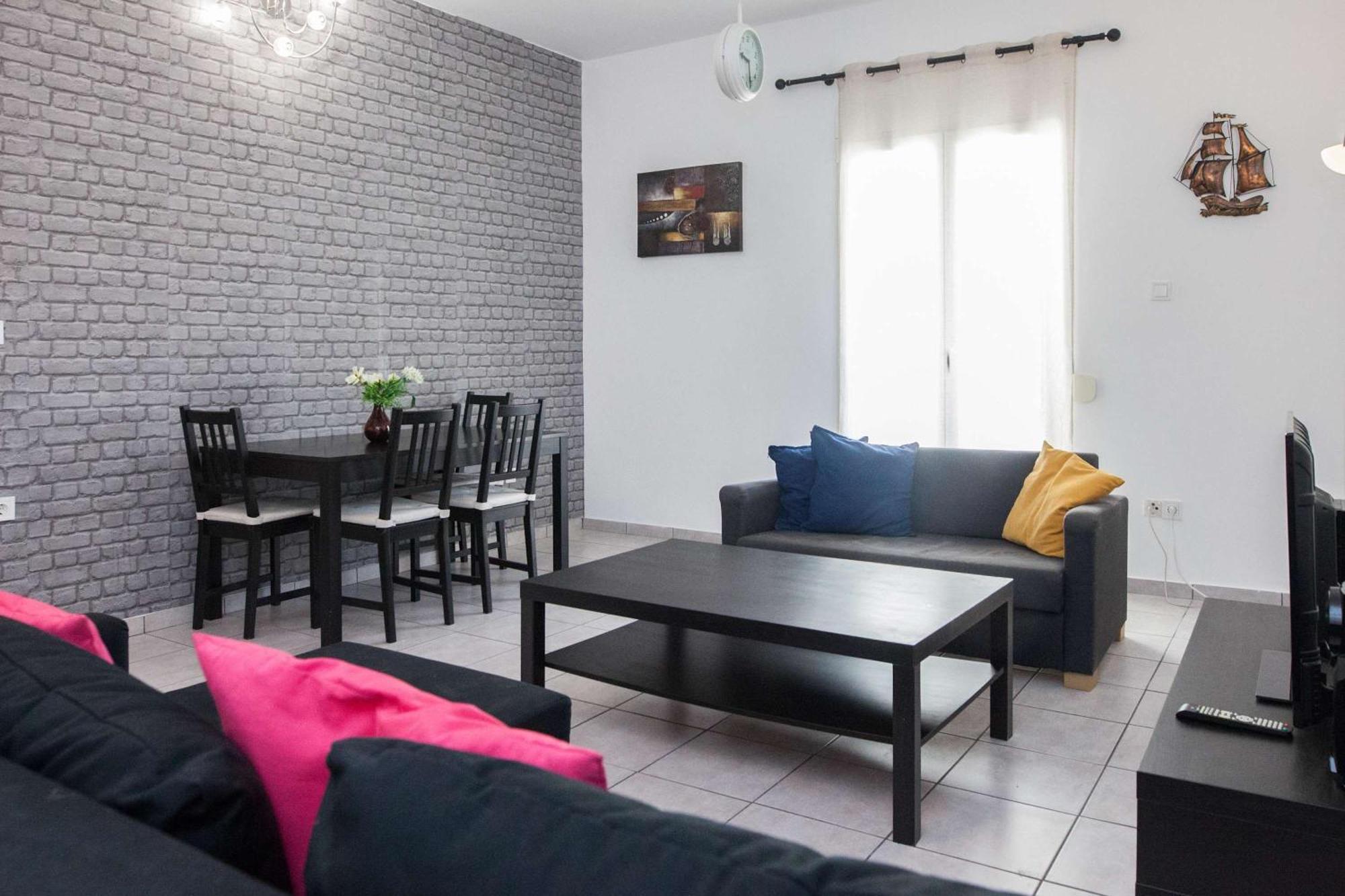 Stylish 1 Bd Apt With Balcony In Kato Petralona Athens