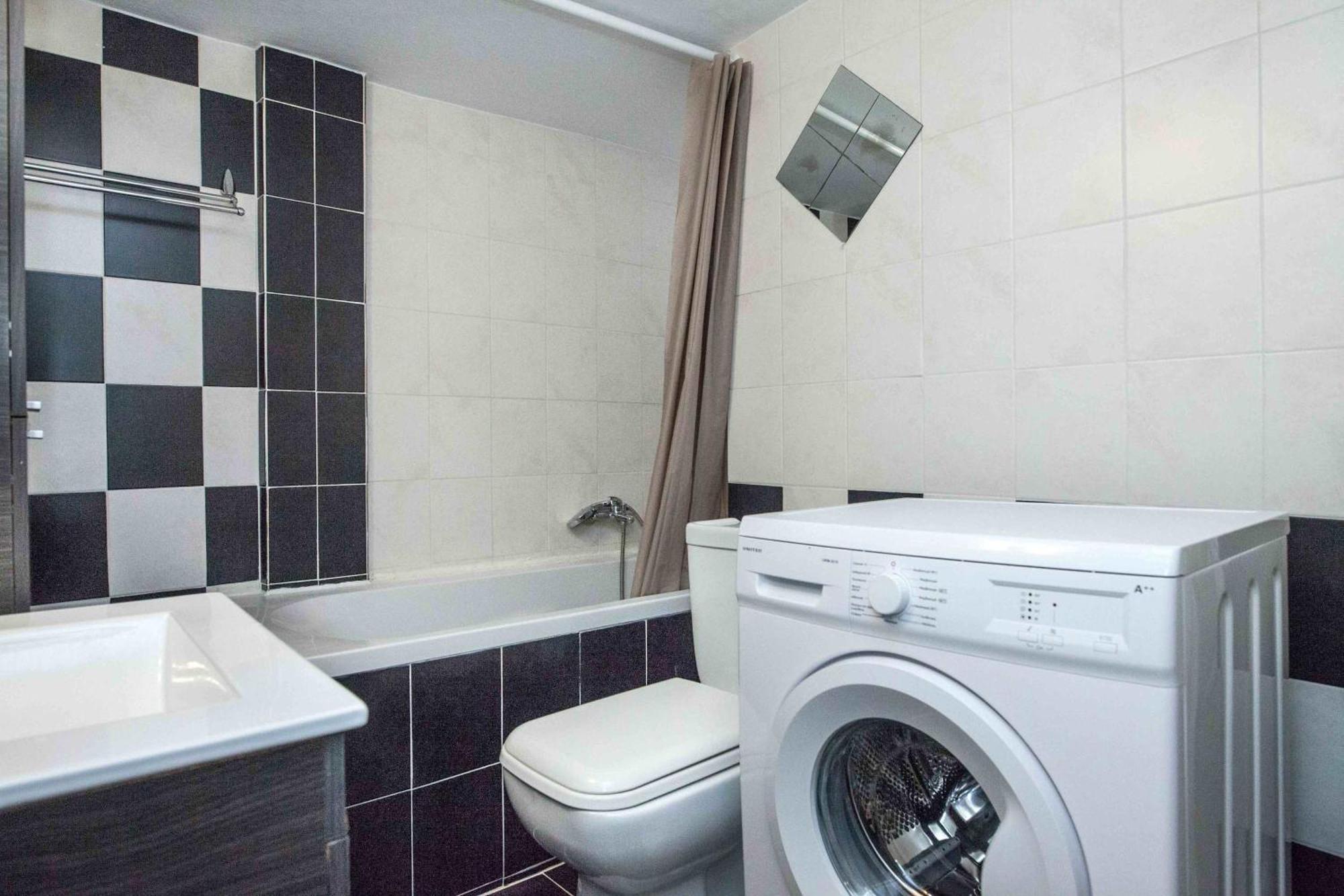 Stylish 1 Bd Apt With Balcony In Kato Petralona